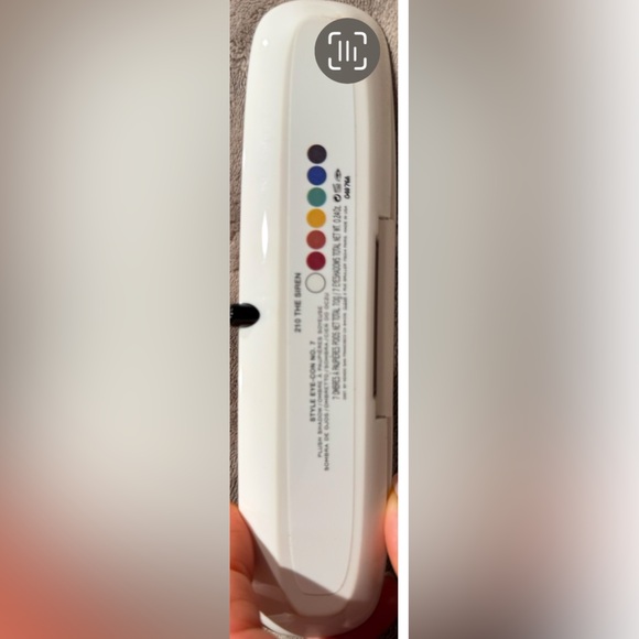 Marc Jacob’s eye shadow pallet- new. Unused, needs to go!!!! - Picture 4 of 7